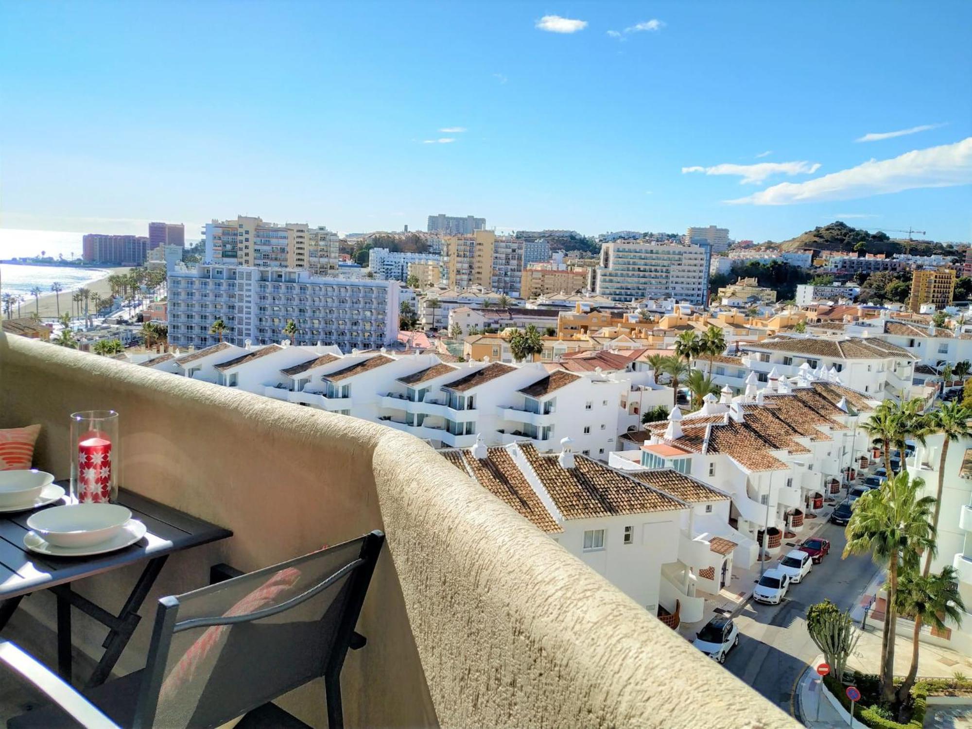 Deluxe Apartment In Benalbeach With Beach Views 贝纳尔马德纳 外观 照片